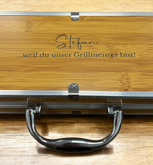 Personalisiertes Grillkoffer Set | Ideal für BBQ-Enthusiasten Personalisiert & Individuell Dreizack Gravuren oesterreich handgemachte geschenke in wien