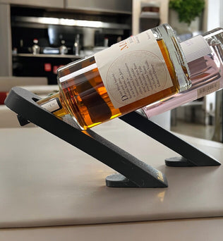 Flaschenhalter personalisiert mit Name | Selbstbalancierend Home Decor Dreizack | 3D Druck oesterreich handgemachte geschenke in wien