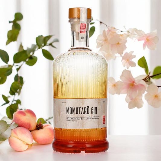Momotaro Standard Gin – Leichter und frischer Craft-Gin aus Deutschland. Perfekt für Cocktails, inspiriert von japanischen Aromen und handgemacht mit exotischen Botanicals.