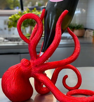 KRAKEN | Eindrucksvoller Flaschenhalter versch. Farben Dekofiguren-Flaschenhalter Dreizack | 3D Druck oesterreich handgemachte geschenke in wien