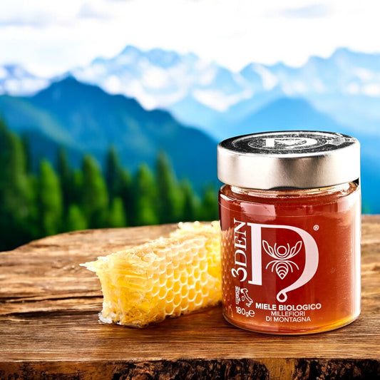 Bio-Bergblumenhonig von EdenBee im 400 g Glas, leuchtend golden und zart blumig, aus dem Nektar von Sommerblüten im Hochgebirge gewonnen. Ideale Konsistenz zum Streichen und perfektes Aroma für heiße Getränke, mit einzigartigem Geschmack dank der Blütenvielfalt.