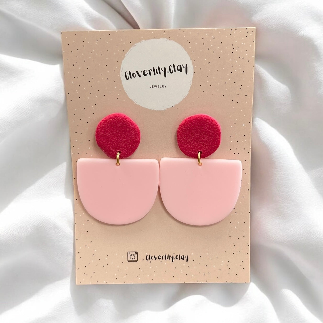 Cloverlily.Clay handgefertigte Polymer Clay Ohrringe – Einzigartige, individuelle Designs, sorgfältig hergestellt für Langlebigkeit und Komfort. Perfekt für jeden Anlass und jede Jahreszeit. Dreizack Wien.