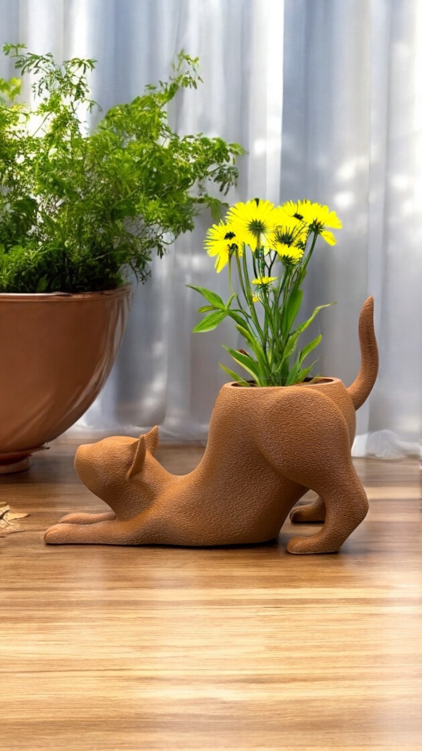 Katzen-Pflanzentopf „Lazy Cat“: 3D-gedruckt aus nachhaltigem PLA, individuell in Wunschfarbe erhältlich. Perfekt für Sukkulenten, Kräuter und Kakteen. Maße ca. 26x10x17 cm, handgefertigt in Wien.