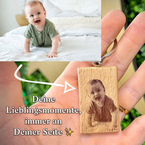 Schlüsselanhänger aus Buchenholz, rechteckig (5 x 3 cm) oder rund (4 cm Durchmesser), mit Wunschfoto gravierbar. Drehbarer Edelstahl-Anhänger, perfekt für persönliche Erinnerungen. Wunschgravur, personalisiert.