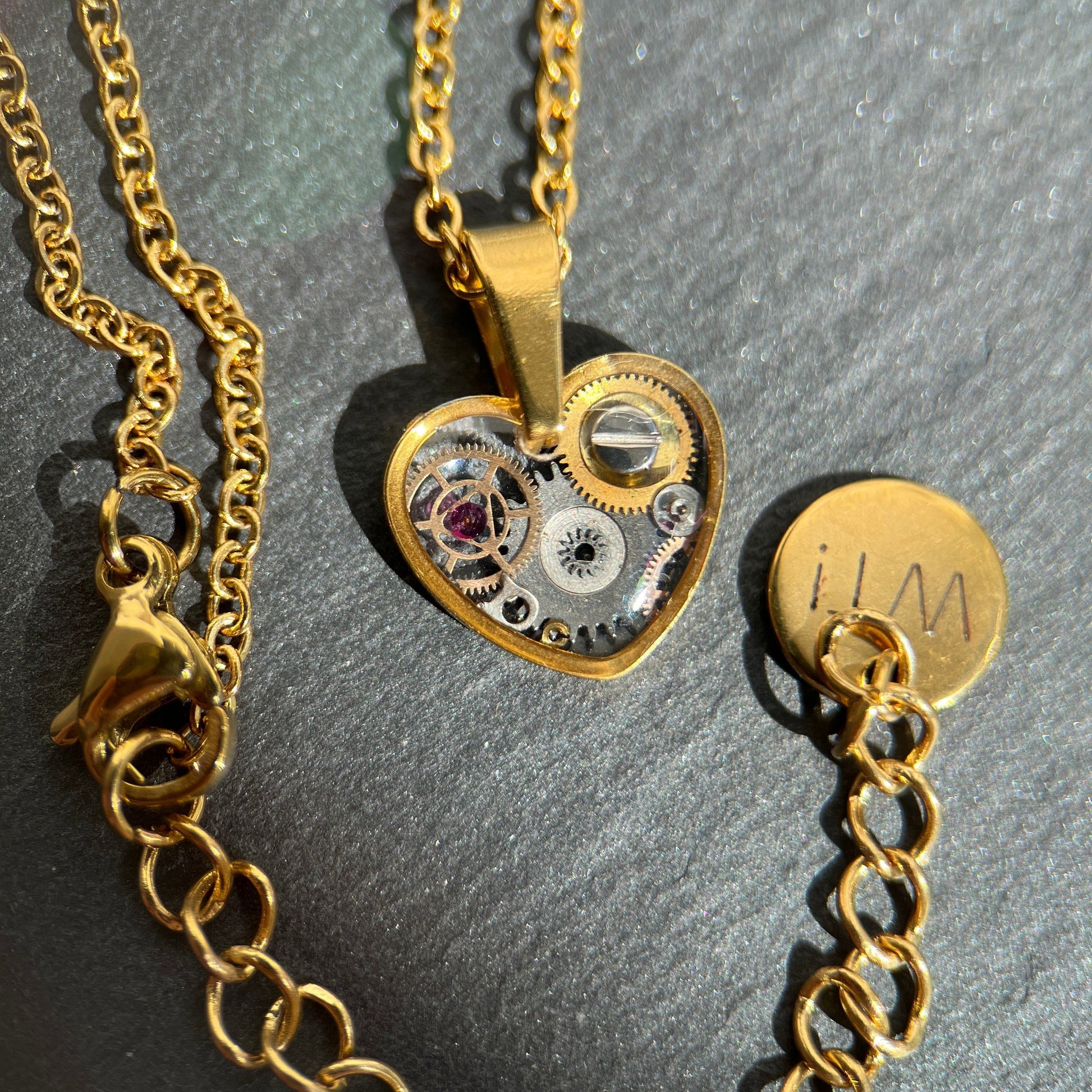 Silberner Steampunk-Herzschmuck