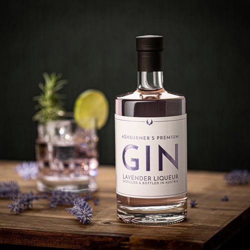  Ashburner’s Premium Gin Lavendel, dreifach destilliert und mit hausgemachtem Lavendelsirup, intensiver, floraler Gin-Likör aus österreichischem Anbau, erhältlich in 100ml & 500ml.