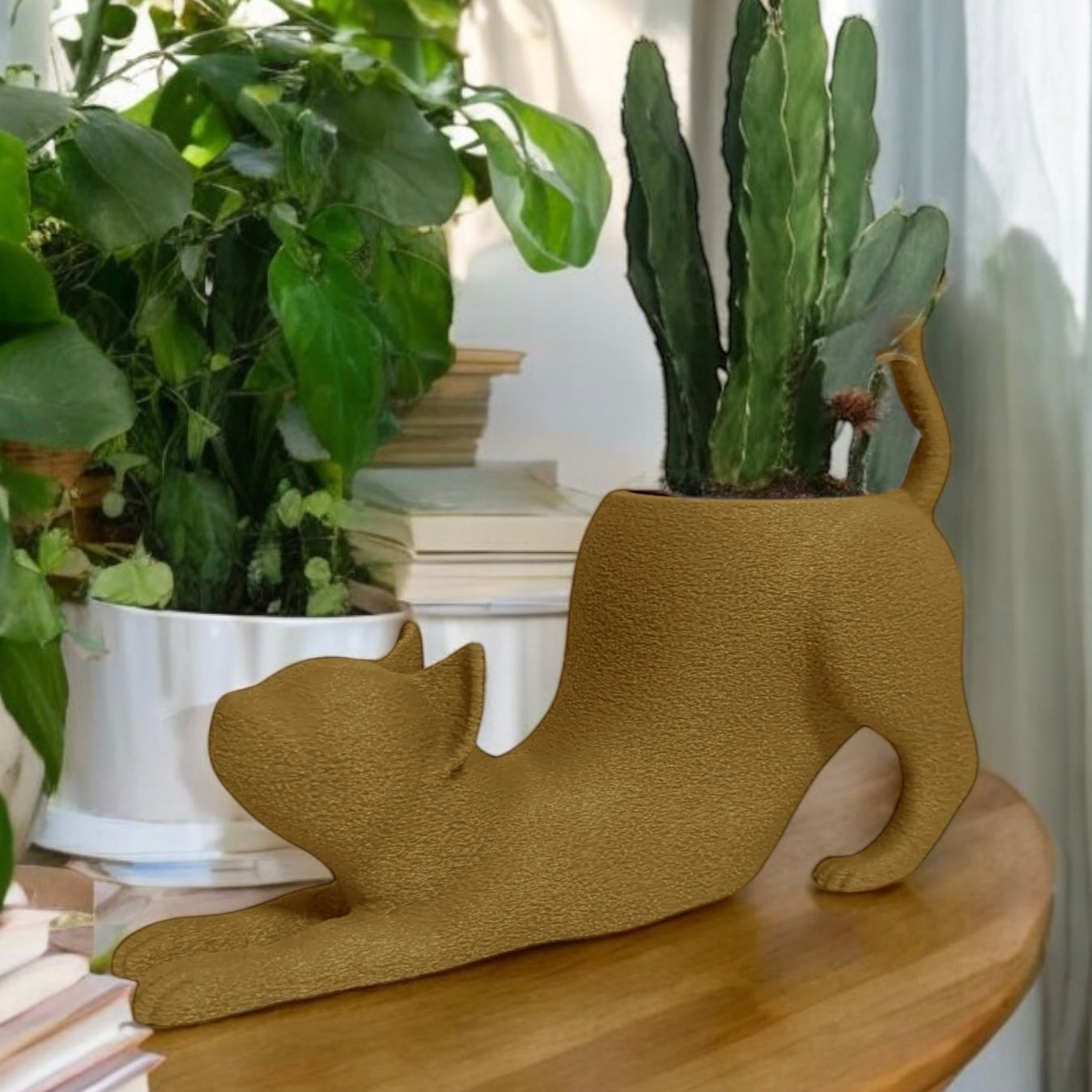 Katzen-Pflanzentopf „Lazy Cat“: 3D-gedruckt aus nachhaltigem PLA, individuell in Wunschfarbe erhältlich. Perfekt für Sukkulenten, Kräuter und Kakteen. Maße ca. 26x10x17 cm, handgefertigt in Wien.