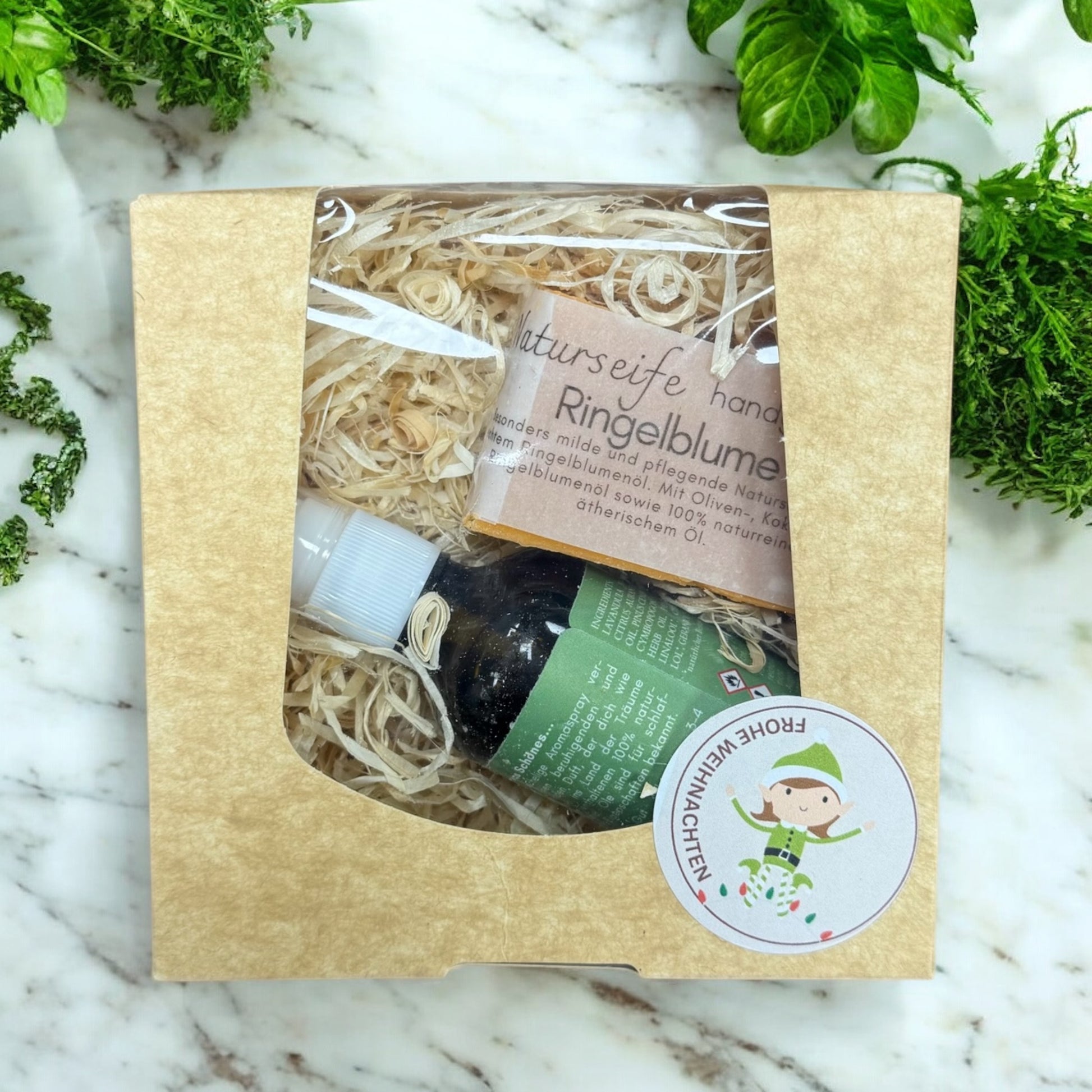 Naturzauber Geschenkbox der Kräuterwerkstatt Graz mit handgesiedeten Seifen, Aroma Sprays, Kräutermischungen und mehr. Liebevoll in der Steiermark hergestellt.