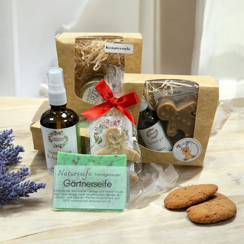 Naturzauber Geschenkbox der Kräuterwerkstatt Graz mit handgesiedeten Seifen, Aroma Sprays, Kräutermischungen und mehr. Liebevoll in der Steiermark hergestellt.