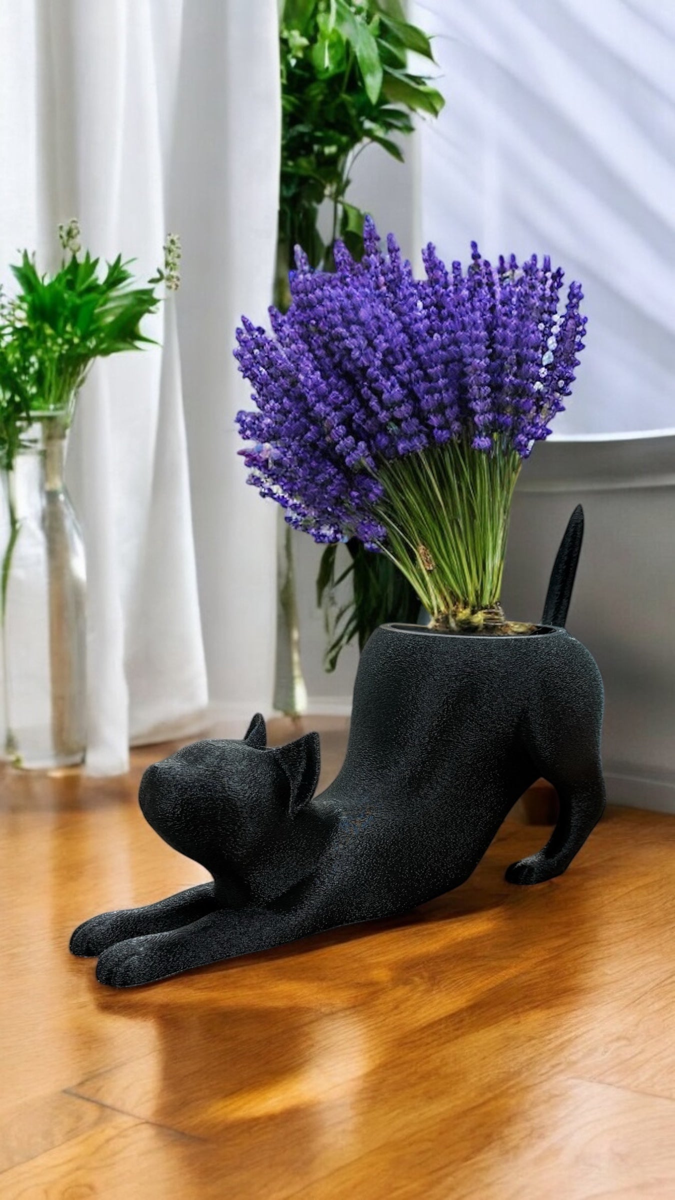 Katzen-Pflanzentopf „Lazy Cat“: 3D-gedruckt aus nachhaltigem PLA, individuell in schwarzer katze erhältlich. Perfekt für Sukkulenten, Kräuter und Kakteen. Maße ca. 26x10x17 cm, handgefertigt in Wien.