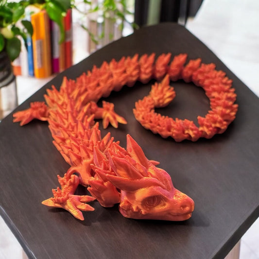 Flexibler 3D-gedruckter Drachen in kristallinem Design, 60 cm lang, beweglich, in Wien aus umweltfreundlichem PLA hergestellt – ideal für Kinder, Sammler und Fantasy-Liebhaber