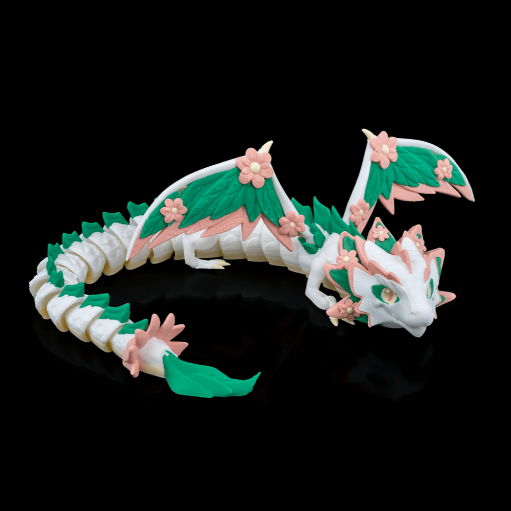 Flexodrache „Florana“: Premium 3D-Druck Drachenmodell, 51 cm, weiß mit Rosa- und Grüntönen, florale Flügel. Beweglich, nachhaltig aus PLA, 100 % in Wien gefertigt.