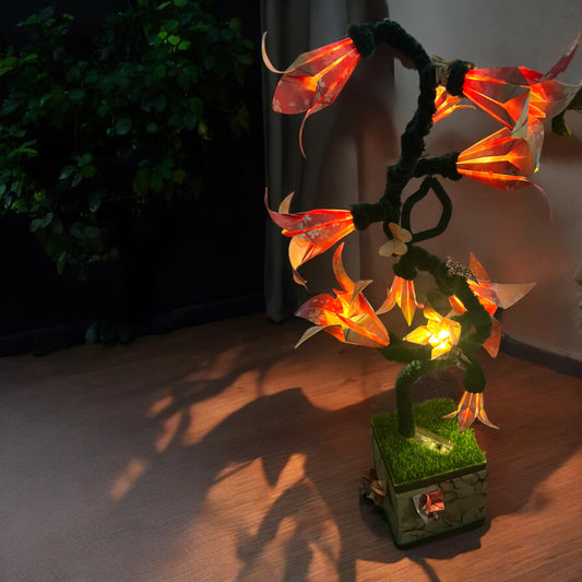 Origami-LED-Lampe von Künstlerhände – Handgefertigte Origami-Blumen mit versteckten LED-Lichtern, batteriebetrieben. Einzigartiges Kunstwerk, ideal für stimmungsvolle Beleuchtung, ca. 50 cm hoch.