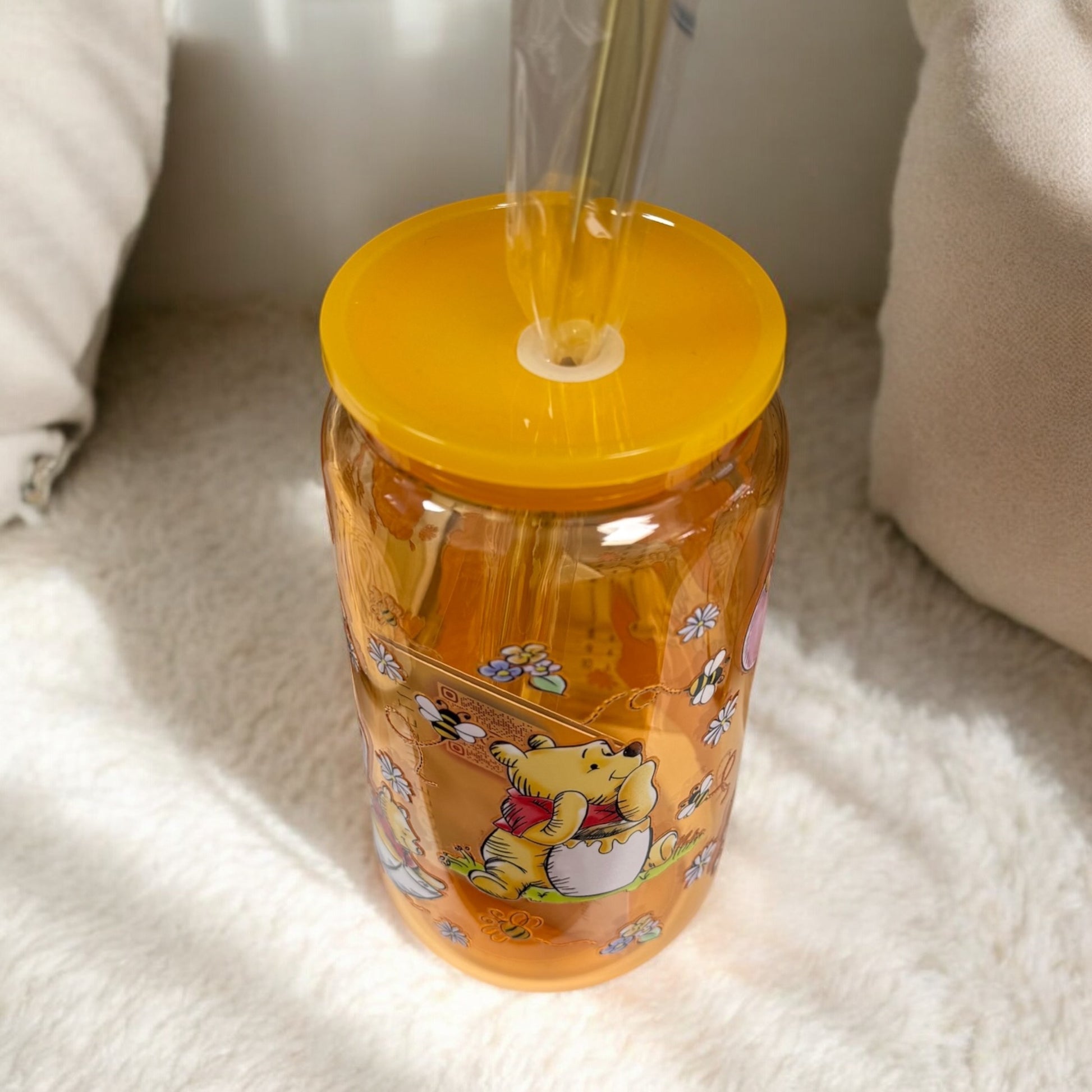 Trinkbecher mit Strohhalm, ca. 550 ml, von CutiePieCrafting. Handverziert mit süßen Motiven, perfekt für Kinder und Fans von Cartoons und Popkultur. Bitte nur per Handwäsche reinigen.