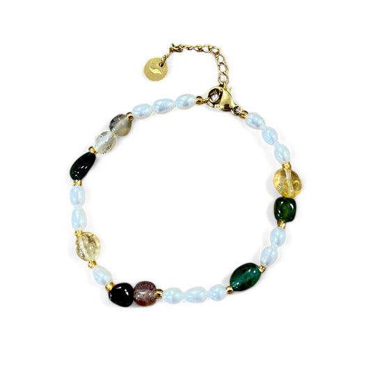 Agate Pearl Armband von Calior, mit echten Süßwasserperlen, Achat und 18K PVD-Goldbeschichtung, verstellbares Design, elegante Kombination aus Natursteinen und Perlen.