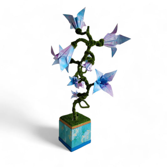 Origami-LED-Lampe von Künstlerhände – Handgefertigte Origami-Blumen mit versteckten LED-Lichtern, batteriebetrieben. Einzigartiges Kunstwerk, ideal für stimmungsvolle Beleuchtung, ca. 50 cm hoch.