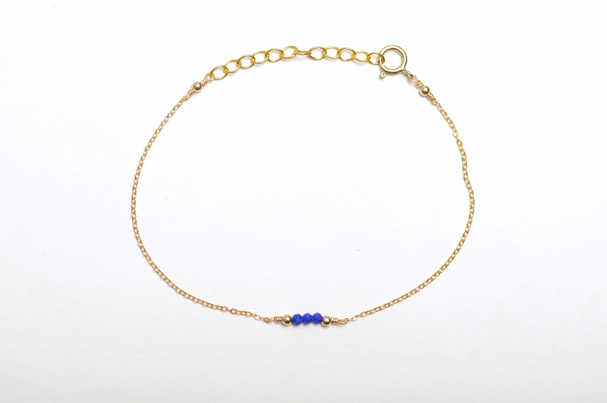 Feine Armkette Lapis Lazuli | Edelsteine & 14K Solidvergoldung Schmuck Necklessary oesterreich handgemachte geschenke in wien