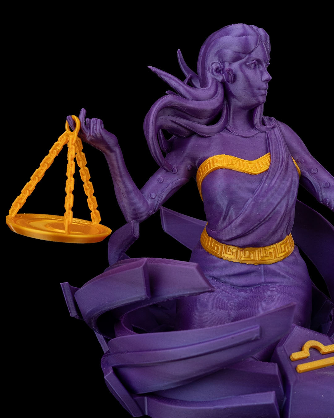 Libra-Figur (Waage) aus 3D-Druck, stilvoll und minimalistisch, mit Sternbild auf der Unterseite. Nachhaltig aus PLA (Maisstärke), in zwei Größen und Farbvarianten. Ideal für Waage-Geborene (23. September – 22. Oktober).