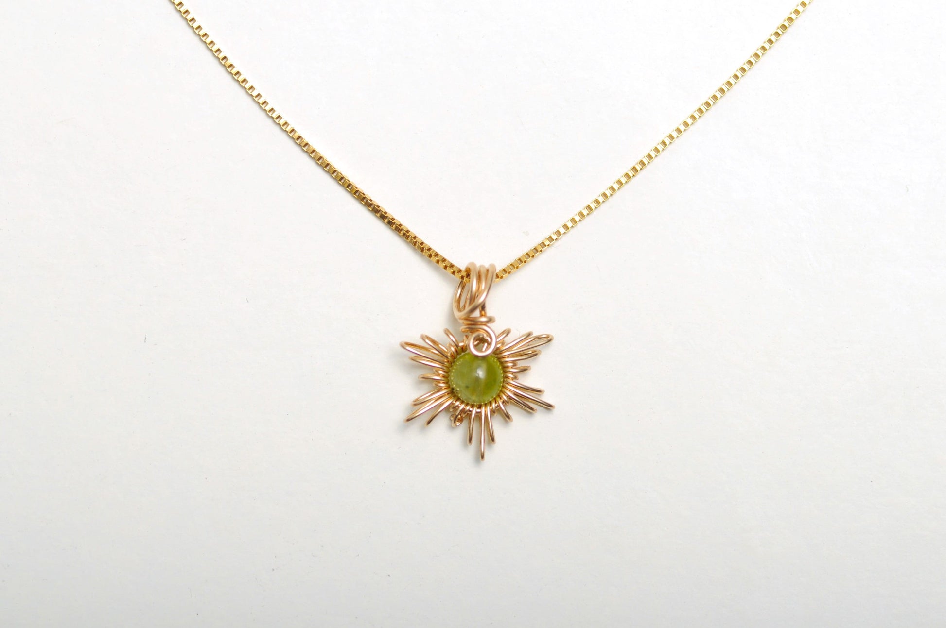 Traumsonne Peridot | Edelsteine & 14K Solidvergoldung Schmuck Necklessary oesterreich handgemachte geschenke in wien