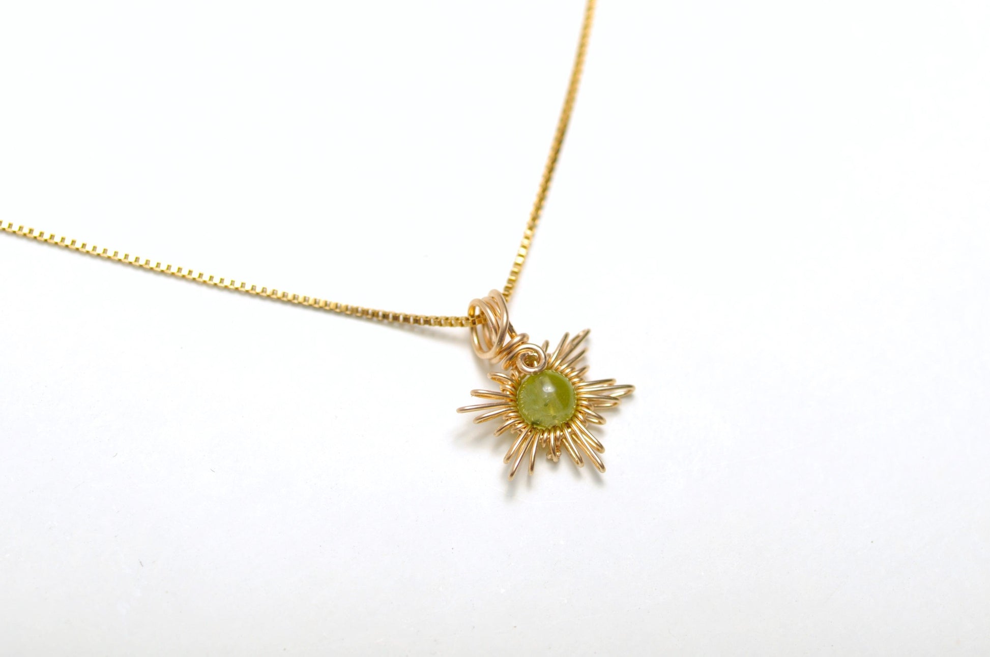 Traumsonne Peridot | Edelsteine & 14K Solidvergoldung Schmuck Necklessary oesterreich handgemachte geschenke in wien