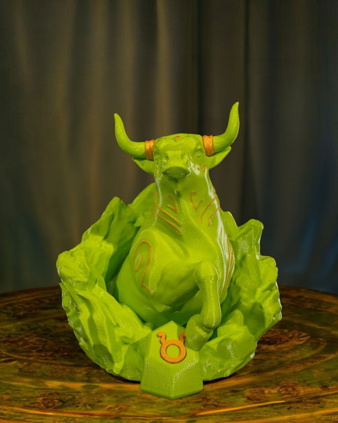 Taurus-Figur (Stier) aus 3D-Druck, modern und minimalistisch, mit Sternbild auf der Unterseite. Nachhaltig aus PLA (Maisstärke), in zwei Größen und Farbvarianten. Perfekt für Stier-Geborene (20. April – 20. Mai).