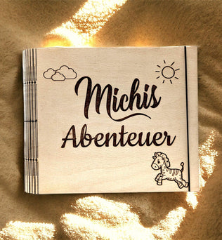 Personalisiertes Baby-Fotoalbum aus Holz | von Giftfully Baby & Kinder Giftfully oesterreich handgemachte geschenke in wien