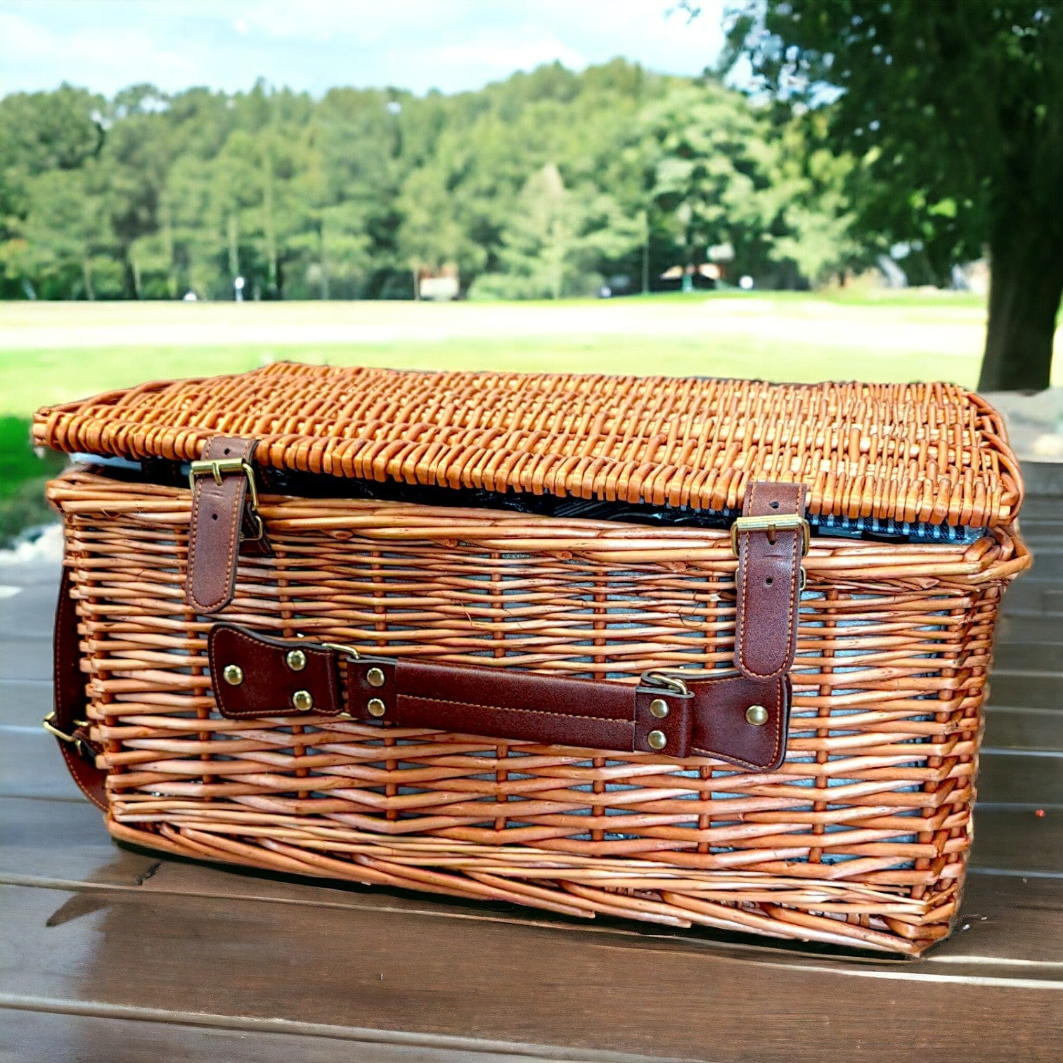 Isolierter Picknickkorb in blau/braun für 4 Personen Dreizack oesterreich handgemachte geschenke in wien