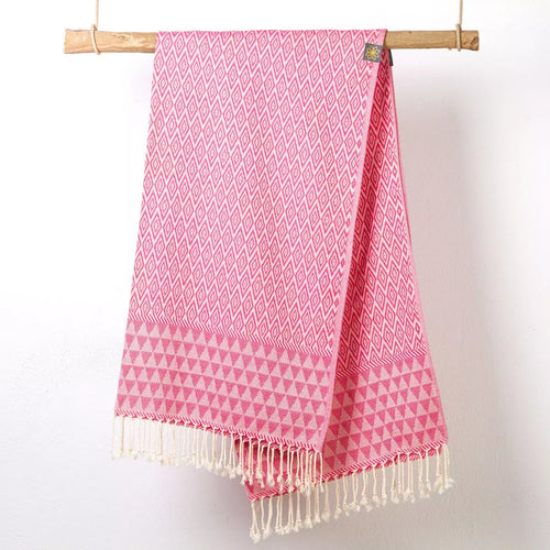 Fuchsia Flower Jacquard Fouta von Anna Aniq in Rosa: 100 % recycelte Baumwolle, fair produziert in Tunesien, weich, saugfähig, schnelltrocknend, 2 x 1 m, vielseitig für Sauna, Reisen & Strand.