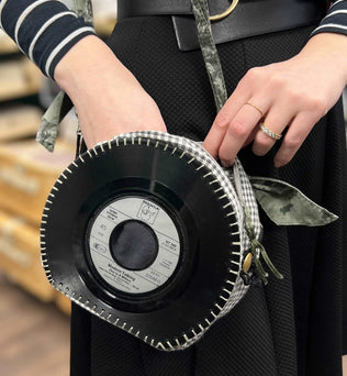 Außergewöhnliche Up-Cycling Schallplatten Taschen von DieFeineArt Accessoires & Taschen DieFeineArt oesterreich handgemachte geschenke in wien