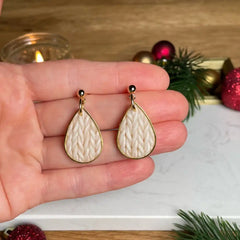 Festliche Hängeohrringe in Strickoptik | Elegante Leichtigkeit für Weihnachten von TinyThingsJewelry