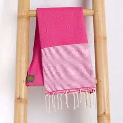 "Fuchsia Flower" Wabenmuster Fouta von Anna Aniq | Stilvoll, nachhaltig & federleicht