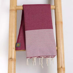 "Dark Cherry" Wabenmuster Fouta von Anna Aniq | Stilvoll, nachhaltig & federleicht