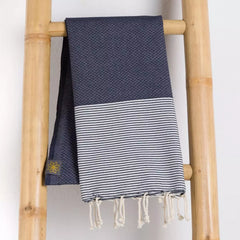 "Midnight Sky" Wabenmuster Fouta von Anna Aniq | Stilvoll, nachhaltig & federleicht