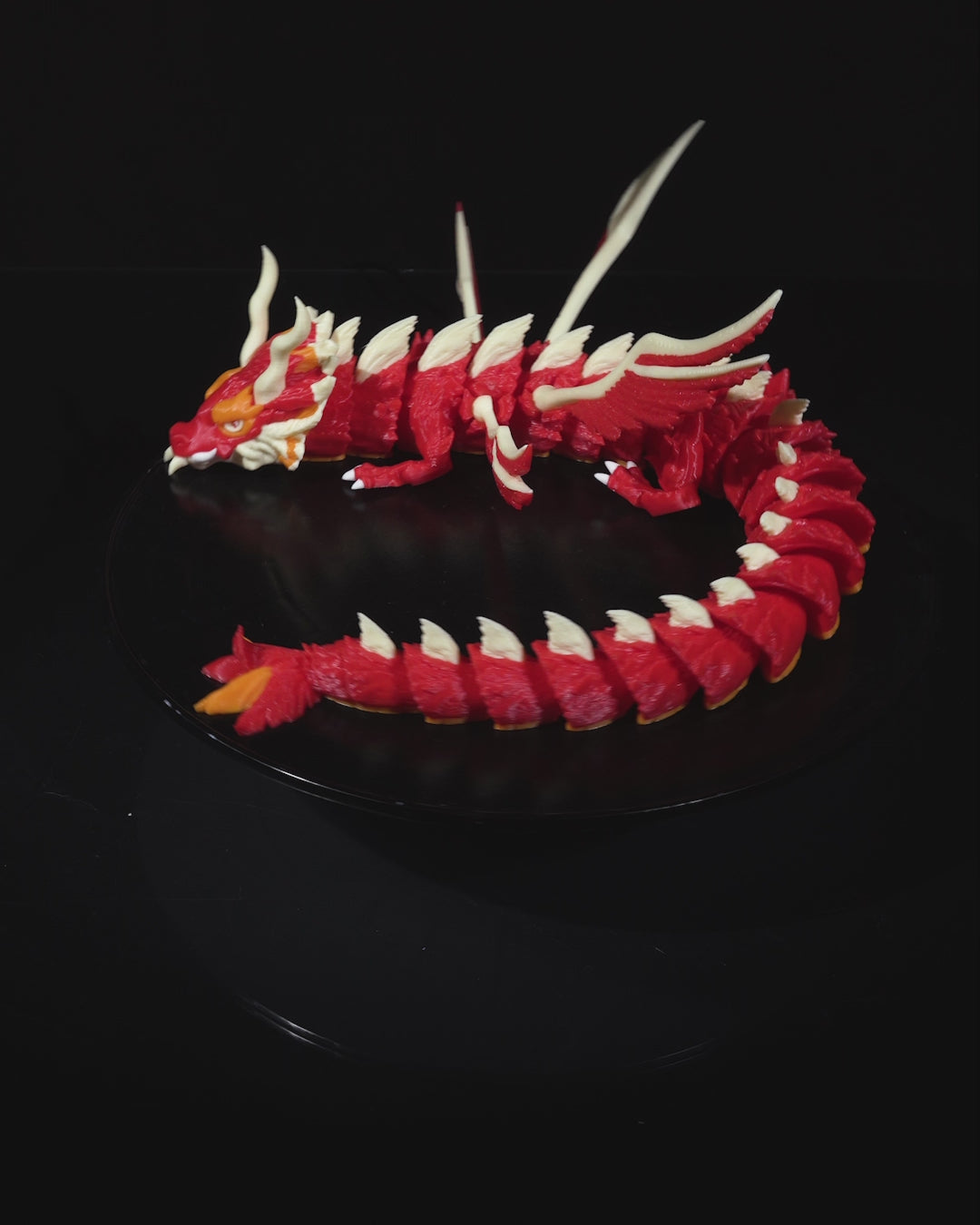 Flexodrache „Caelum“: Premium 3D-Druck Himmelsdrache, 51 cm, rot mit orangenen und weißen Akzenten, Engelsflügel. Beweglich, nachhaltig aus PLA, 100 % in Wien gefertigt.