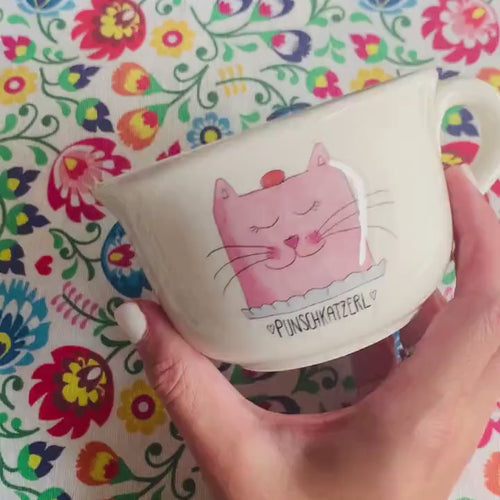 Punschkatzerl® Häferl von wuwu: Handgefertigte Keramik-Tasse, 300 ml, dreifach gebrannt, in Wien veredelt, spülmaschinengeeignet, charmantes Katzen-Design.