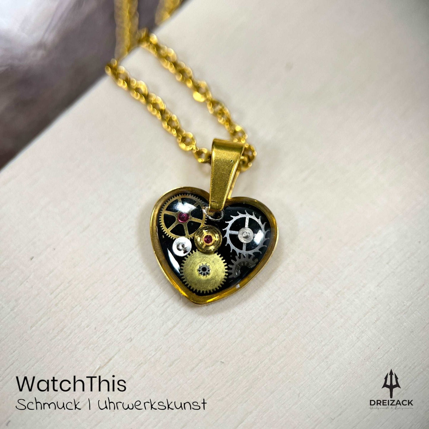 Herz-Halsketten von WatchThis - Zeitlose Eleganz aus Uhrwerken Gold | Sol Schmuck WatchThis oesterreich handgemachte geschenke in wien